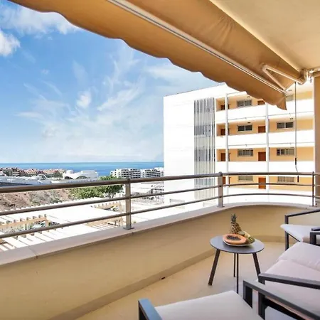 Captivating 1-bed In Adeje 阿德耶