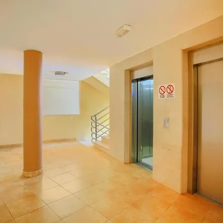 Captivating 1-bed In Adeje 아파트 *